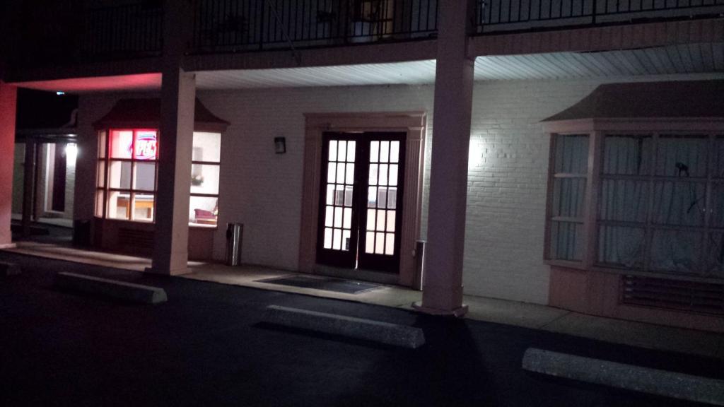 Red Carpet Inn & Suites New Cumberland Kültér fotó