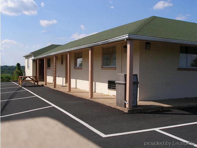 Red Carpet Inn & Suites New Cumberland Kültér fotó